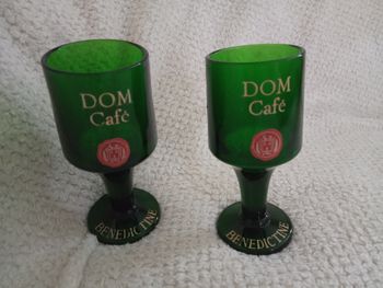 2 Verres à Pied "DOM Café Bénédictine"