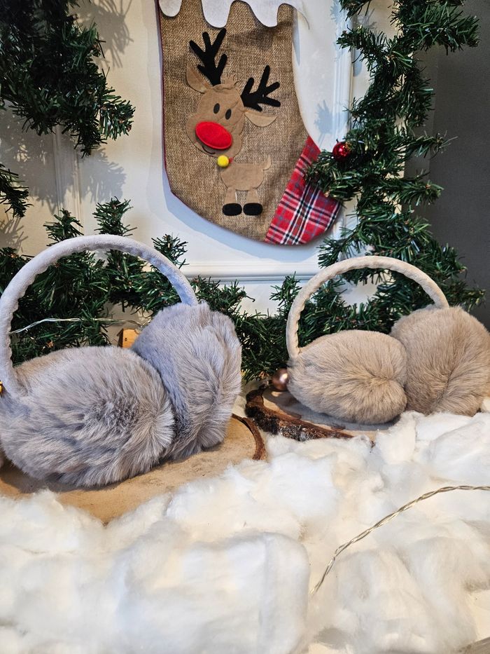 Lot chaussure d'hiver / Neige noir Hobibear  et cache oreille - photo numéro 7