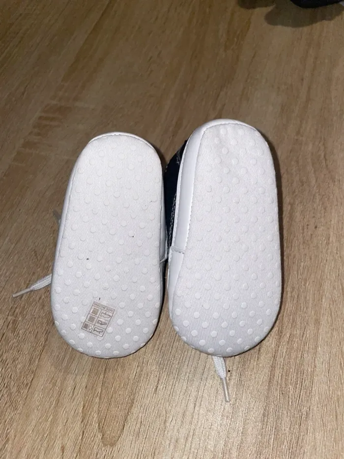 Chaussures bébé noires et blanches - photo numéro 4