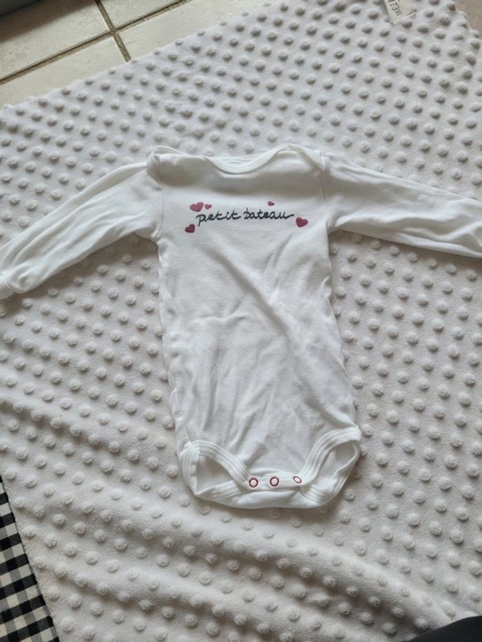 Lot 3 bodies Petit Bateau – 6 mois – Mixte - photo numéro 2