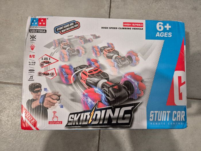 Voiture 4x4 télécommandée Drifting Speedy - Véhicule téléguidé cascades & course pilotage intuitif à la main, Neuf - photo numéro 3