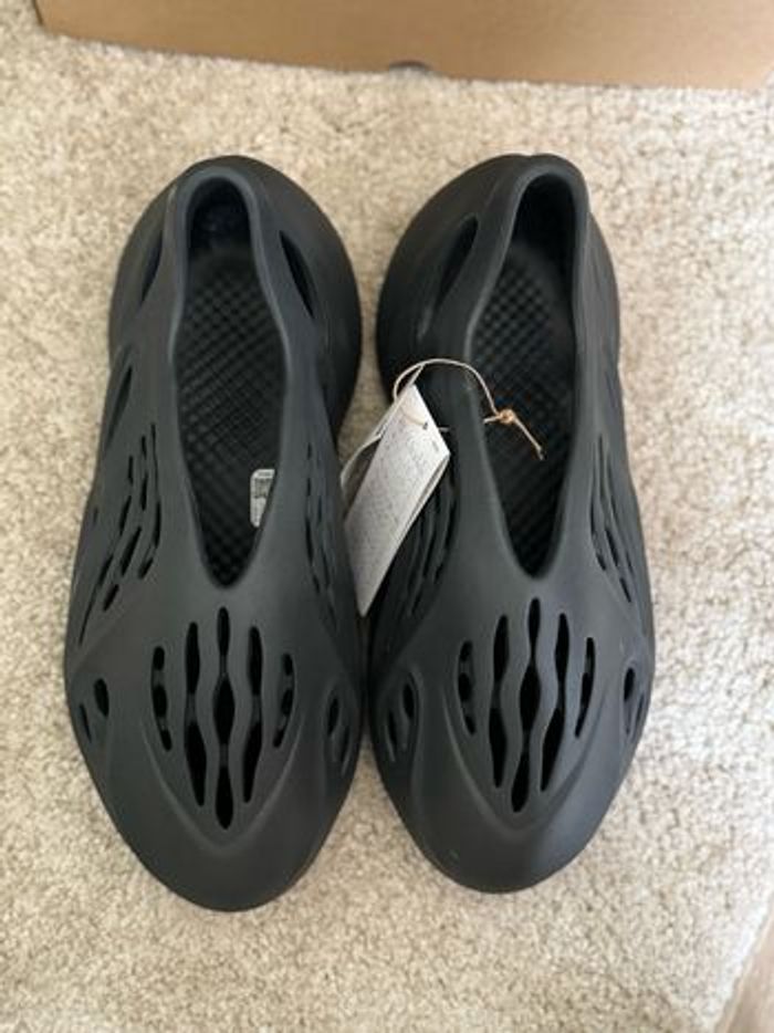Yeezy foam rnr noir onyx / adidas - photo numéro 4