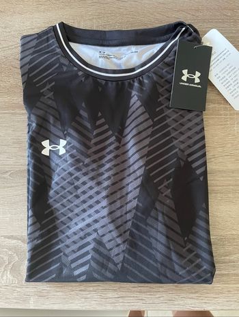 T shirt under armour
