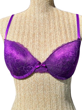 Soutien-gorge Manoukian dentelle à coque et armature violet Taille 85D Neuf