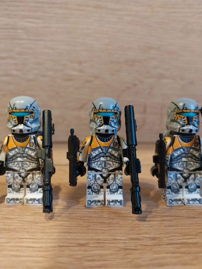 Figurines type lego 4 clones gris et jaune star wars - photo numéro 2