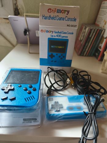 Console de jeu rétro comme neuve