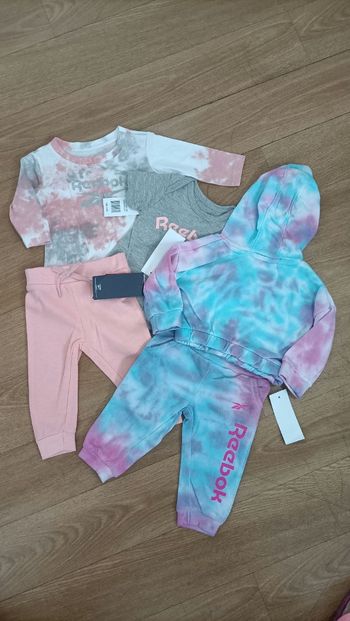 Ensemble jogging+ pull d'hiver bébé fille Reebok lot de deux ensembles  5 pièces