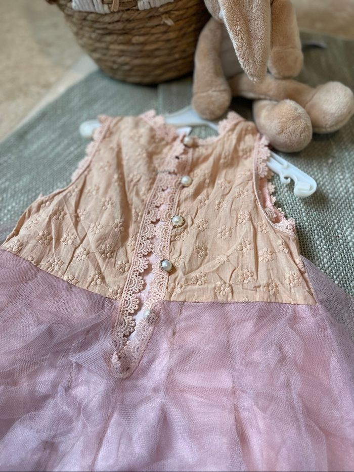 Magnifique robe  neuve avec étiquette, parfaite pour les fêtes, anniversaires ou occasions spéciales. - photo numéro 3