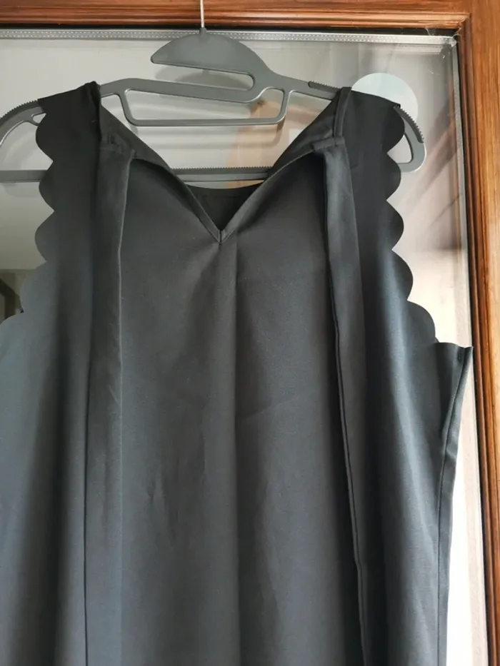 Robe noire sans manche he - photo numéro 3