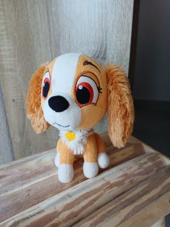 Peluche Chien Lady Grand Yeux Belle Clochard - Disney