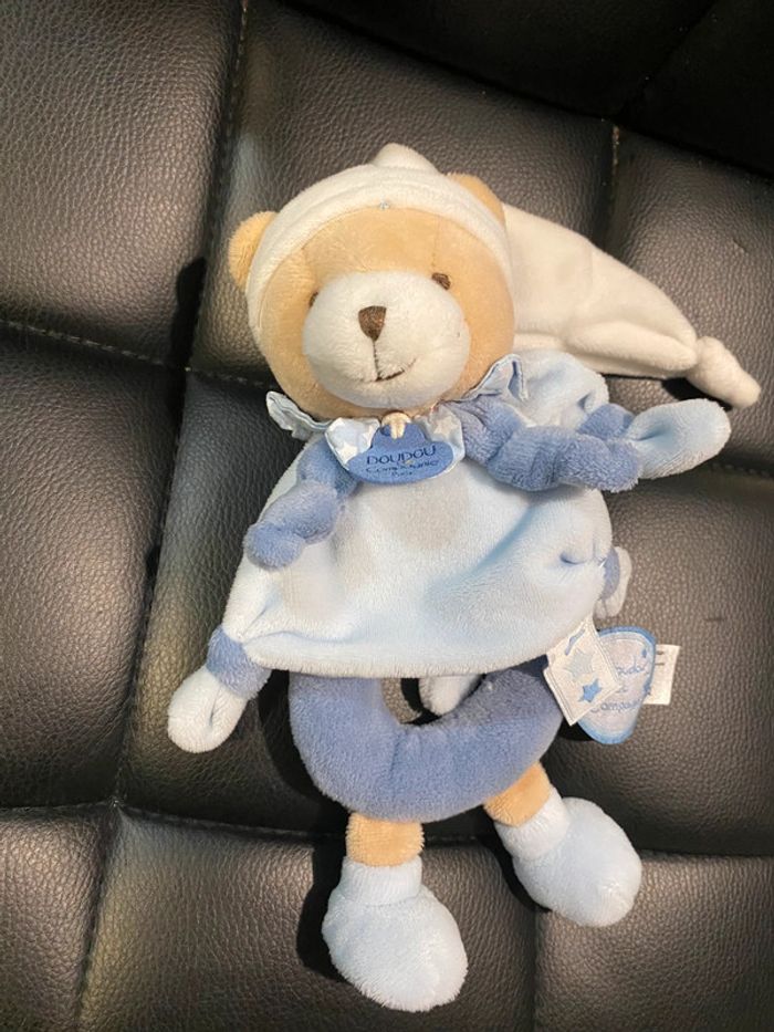 Doudou et compagnie ourson hochet bleu