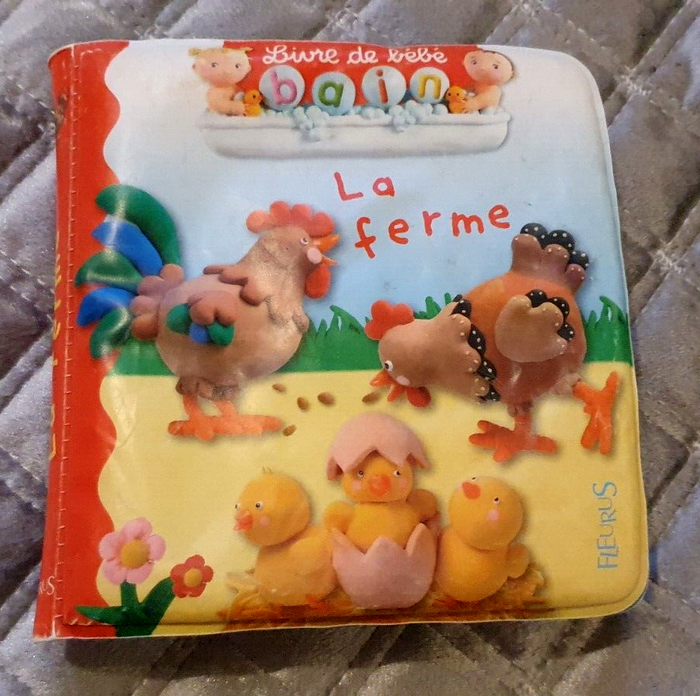 Lot 3 peluches à suspendre dont un avec grelot + livre de bain - photo numéro 4