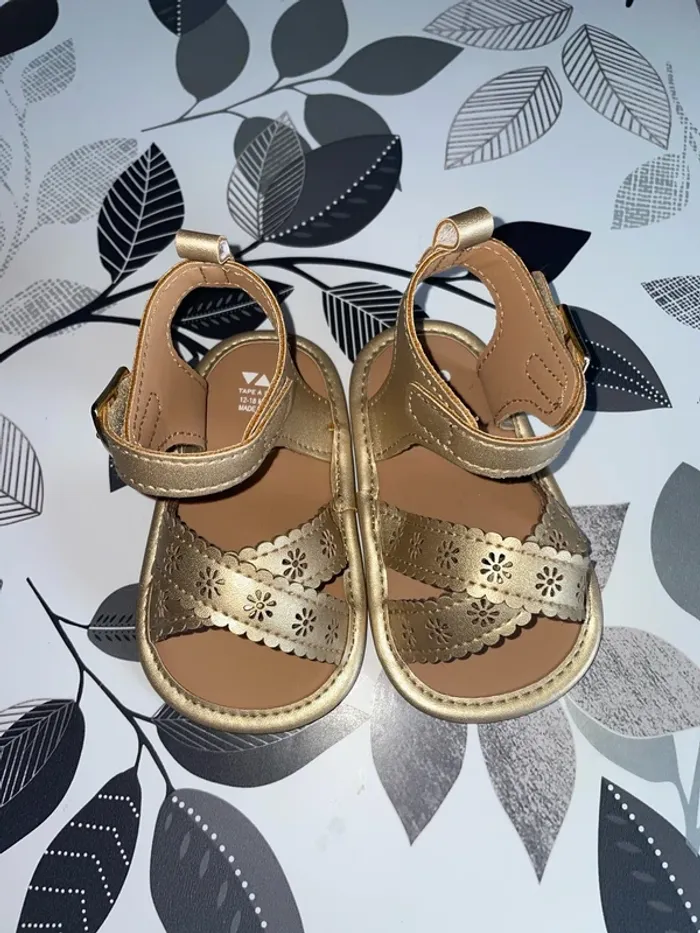 Chaussure bébé nu pied