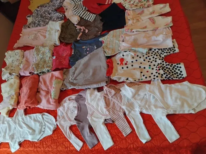 Caisses de vêtements fille 1mois - photo numéro 7