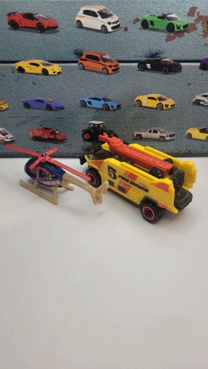Voiture + hélicoptère hot wheels - photo numéro 2