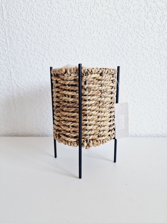 Primark - Cache-pot en osier, sur pieds en métal noir - Neuf avec étiquette ! - photo numéro 2