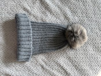 Bonnet à pompons