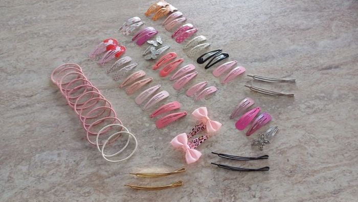 Lot barrettes et élastiques fille