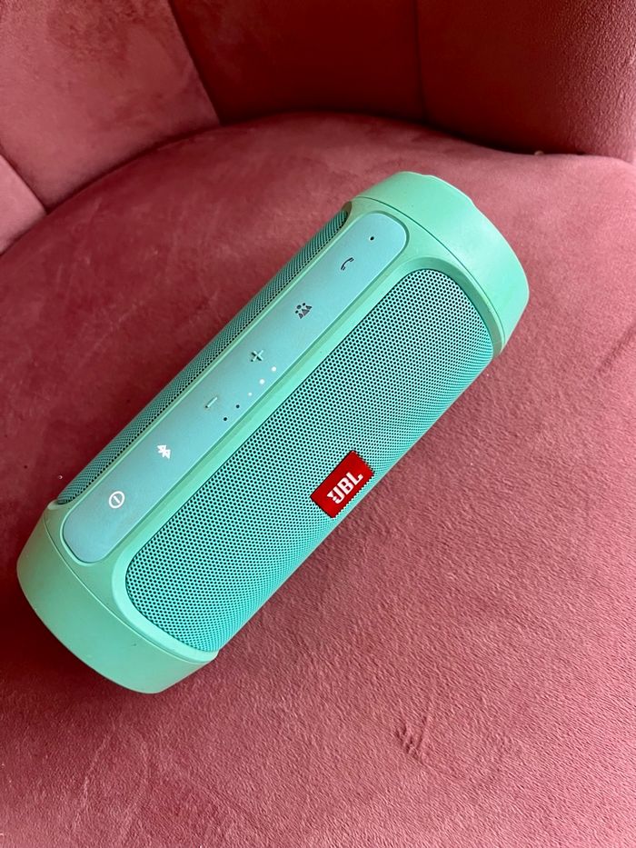 Enceinte JBL portable en très bon état dans la couleur mint (rare). - photo numéro 5