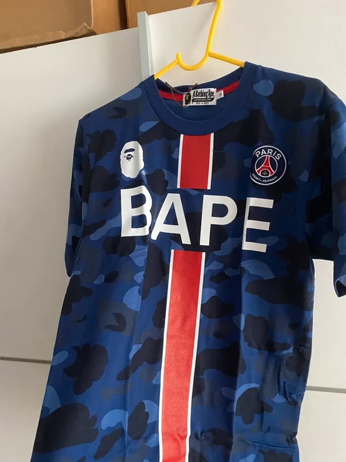 Very rare T-Shirt BAPE x PSG - photo numéro 10