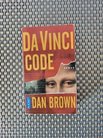 Livre Da  Vinci Code de Dan Brown  en  bon état.