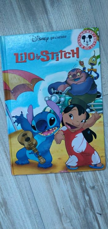 Livre de lilo& stitch neuf