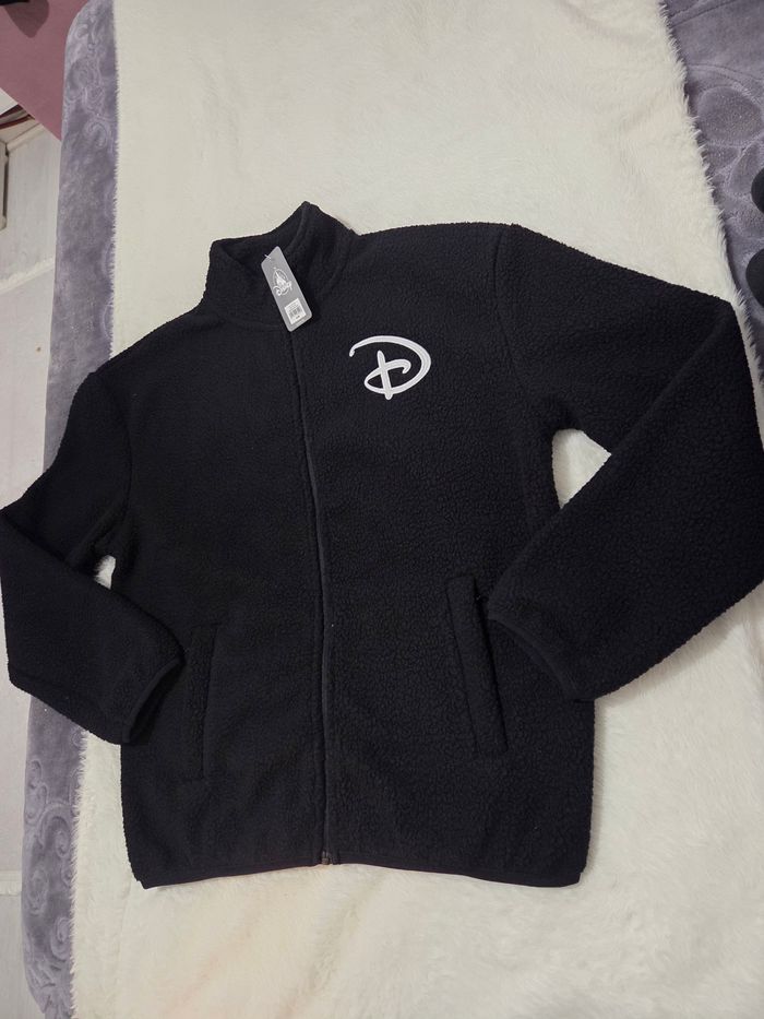Veste sherpa Polaire logo ©️ Disneyland Paris✨️ taille M + 1 goodies Disney offert - photo numéro 3