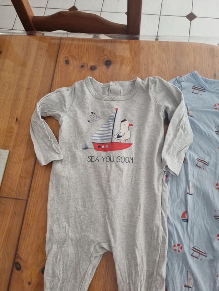 2 pyjamas légè 24 mois - photo numéro 2