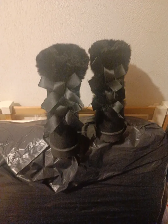 Bottes noir neuve avec étiquette taille 37 - photo numéro 2