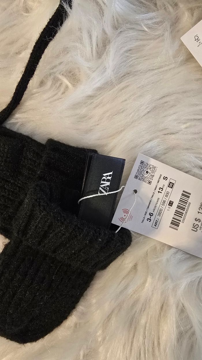 Neufs non portés  bonnet et mouffles unisex 3/5ans - photo numéro 3