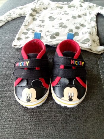 Haut bodies et chaussure mickey