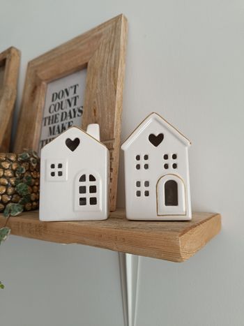 Deux maisons en céramique à led