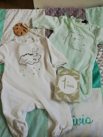 Lot 2 pyjama 1 mois kiabi