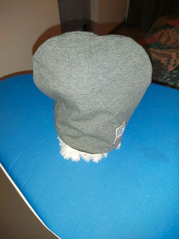 Bonnet reversible