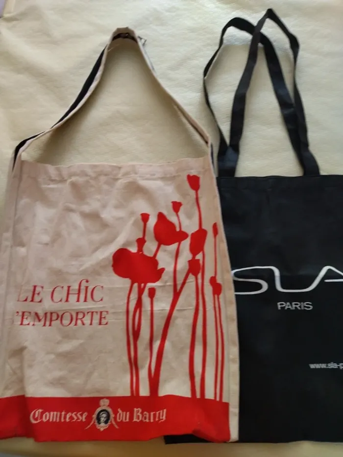 Lot de 2 sacs en toile. Tbe