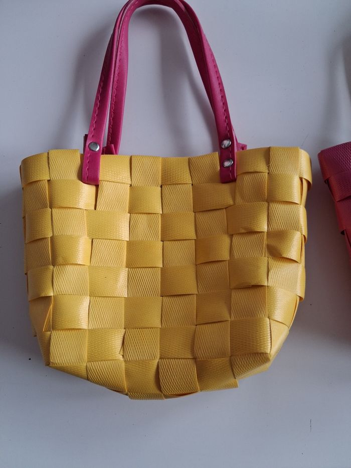 2 paniers fille 11 cm de haut sur 16 de large 1 jaune et un rose - photo numéro 4