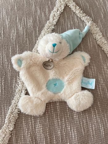 Peluche doudou plat 20cm Babynat ours blanc crème et bonnet bleu très bon état