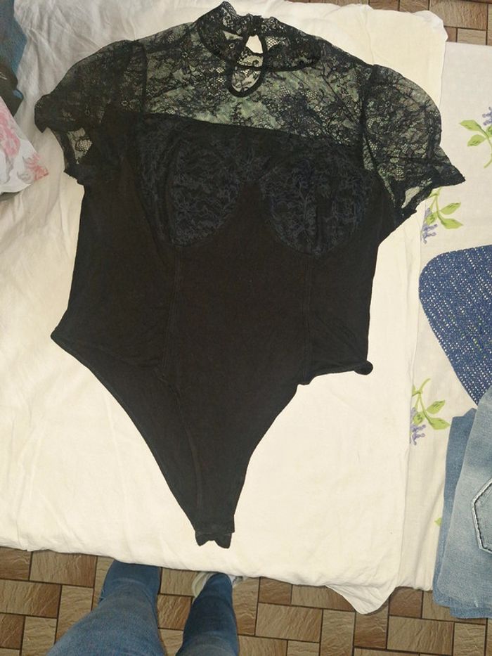 Body dentelle
