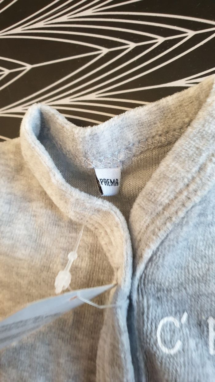 Pyjamas gris et blanc neuf avec étiquette taille prématuré - photo numéro 3