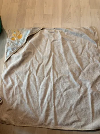 Cape de bain blanche mots d’enfants motif canard sur la capuche très bon état