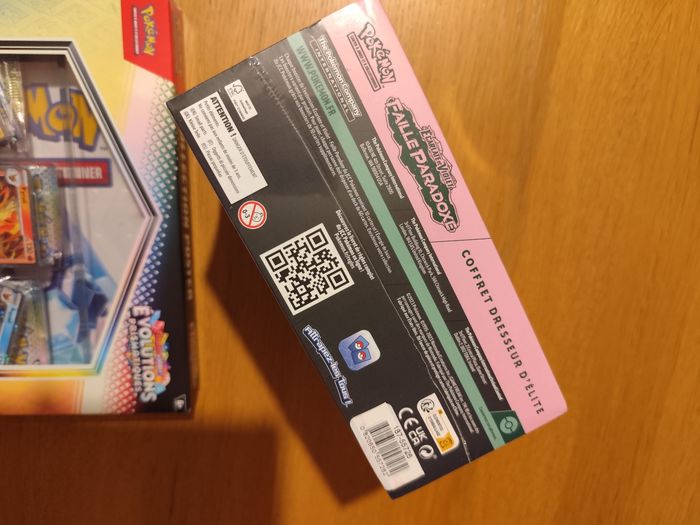 Lot ETB Cartes Pokémon EV4 faille paradoxe Coffret poster Evolutions Prismatiques EV8.5 - photo numéro 8