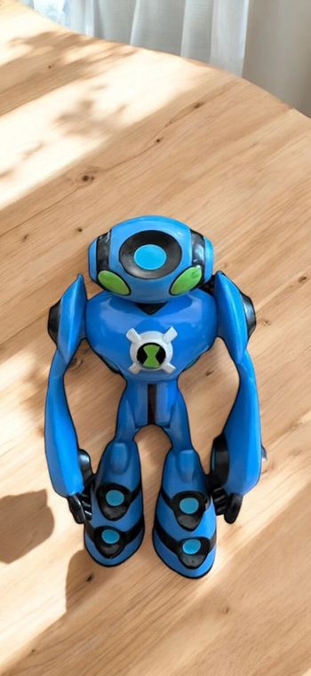 Bandai Ben 10 – Figurine articulée Ultimate Echo Echo 2010