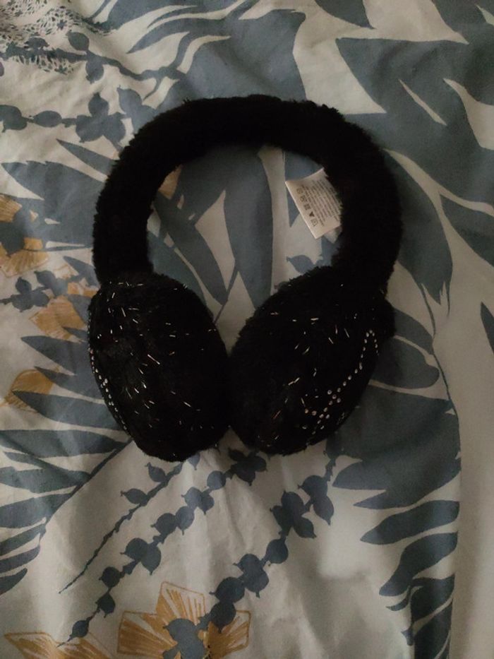 Cache oreille hello Kitty