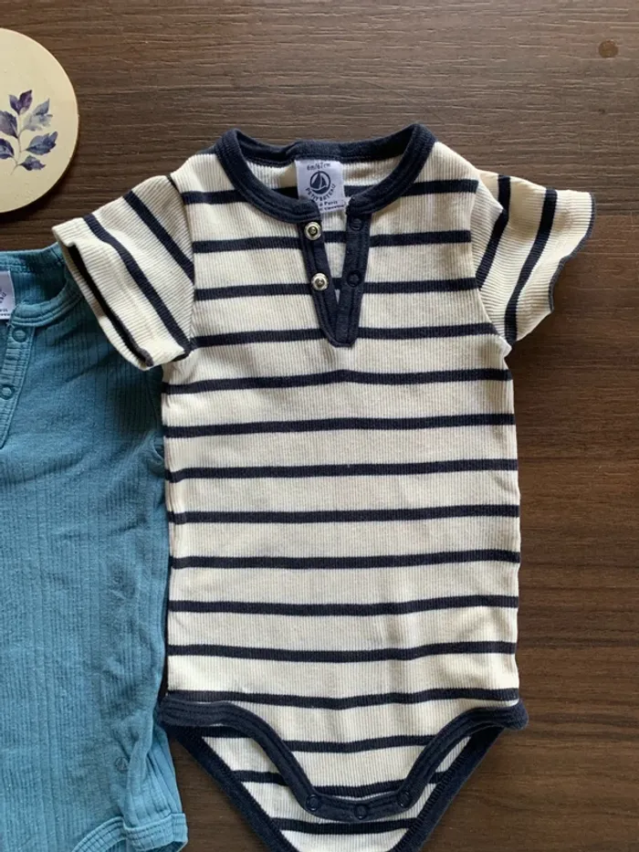Lot bodies Petit Bateau manches courtes - photo numéro 3