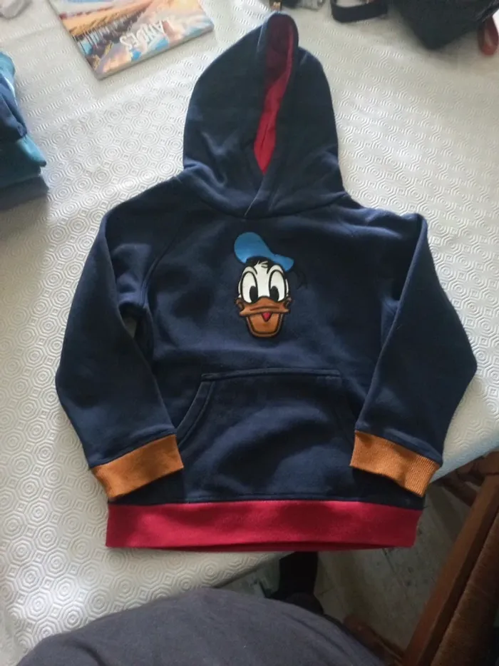 Pull Donald taille 6 ans