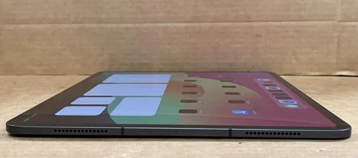 APPLE IPAD PRO 13" M4 256Go NOIR SIDÉRAL Wi-Fi + Cellule avec clavier magique en parfait état - photo numéro 5