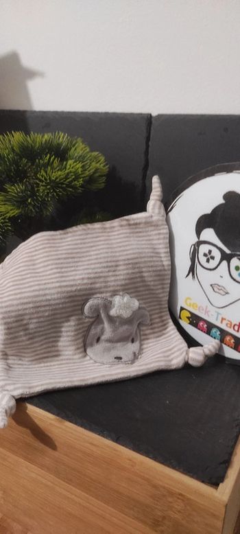 doudou mouchoir plat mouton gris blanc beige rayé rayures kiabi noeuds Nicotoy