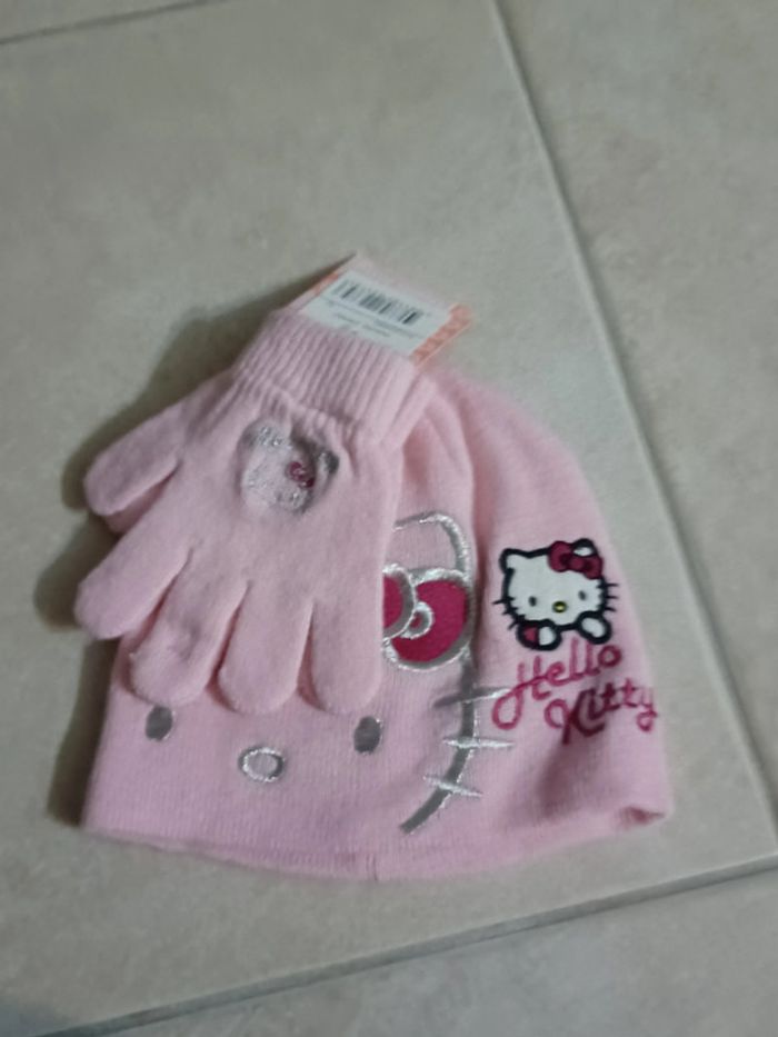 Ensemble bonnet et gants Hello kitty