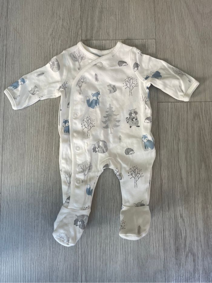 Joli pyjama/body bébé C&A - Taille 50 cm (0-1 mois) - Motif forêt