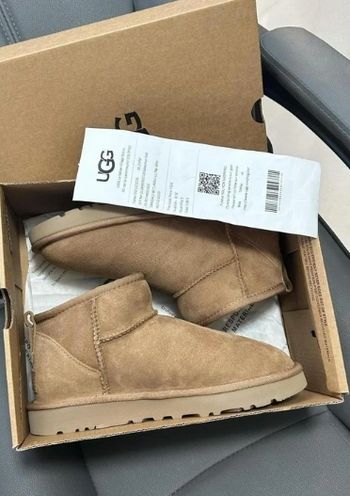 Neu. Ugg mini Snow boots